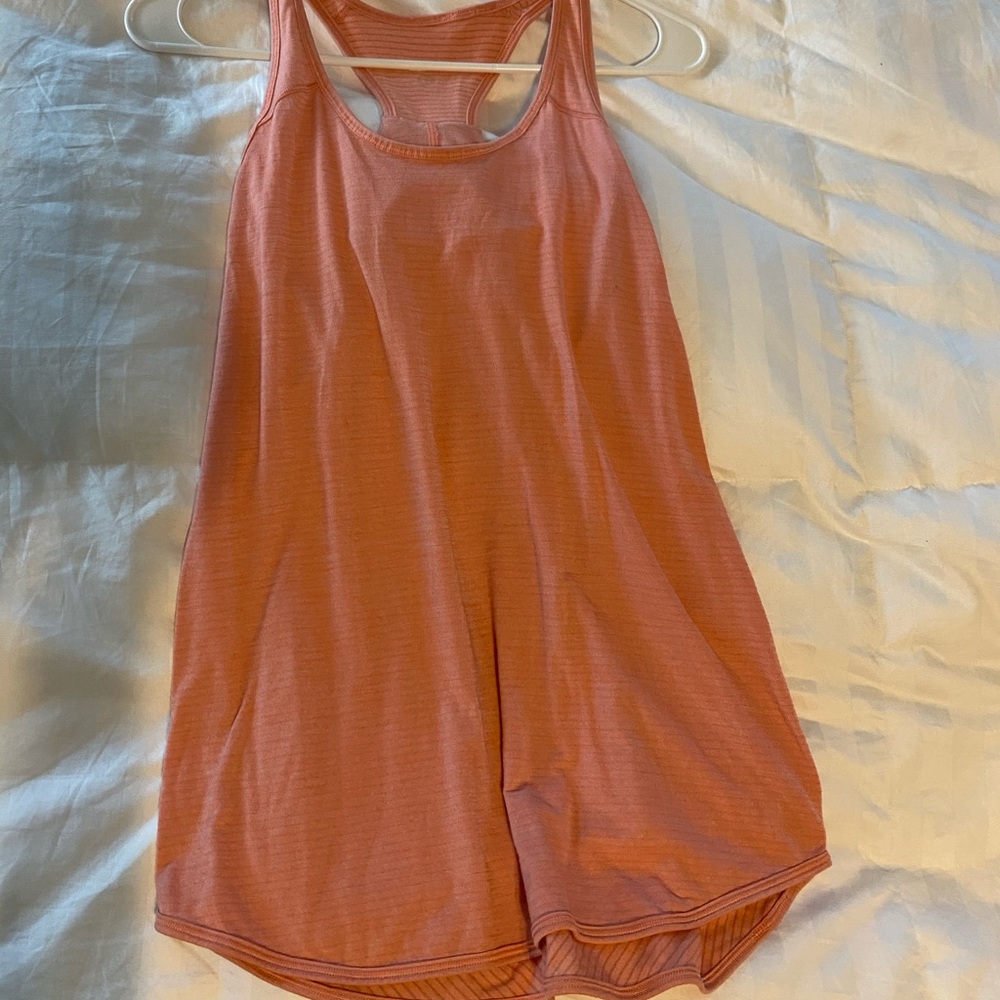 Lululemon essential tank size 6
